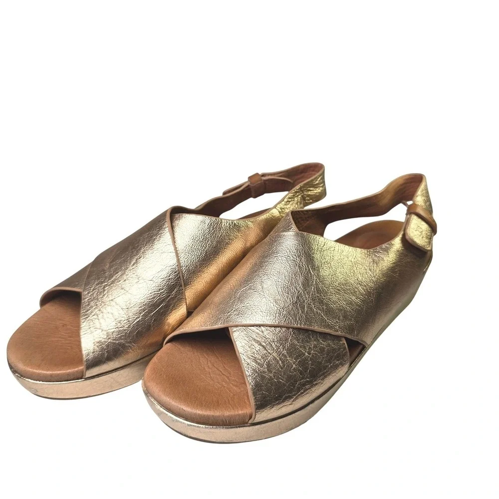 Gentle Souls Kenneth Cole Wedge Sandal Womens 9 Metallic Rose Gold Platform